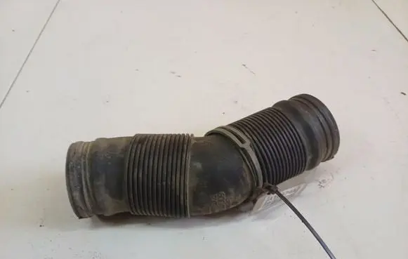 Skoda Fabia Mk2 (5J) Air intake hose/pipe 6Q0129684C