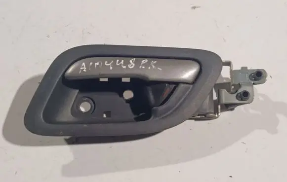 Honda FR-V Front door interior handle 