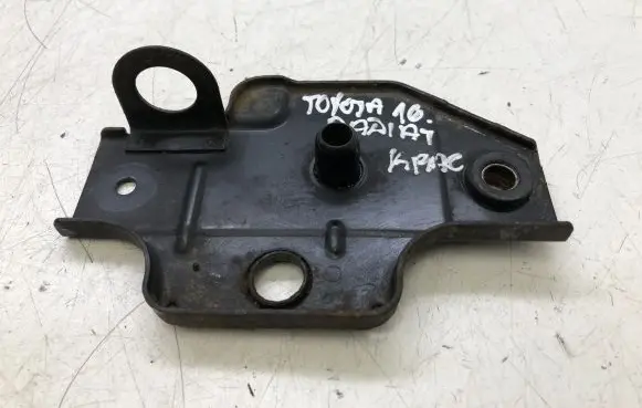 Toyota Avensis T270 Radiator support slam panel bracket 