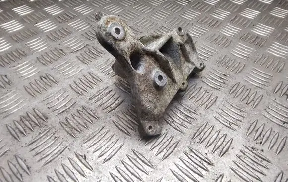 Citroen C4 I Engine mounting bracket 9648584680