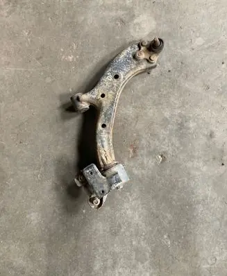 Honda CR-V Front lower control arm/wishbone