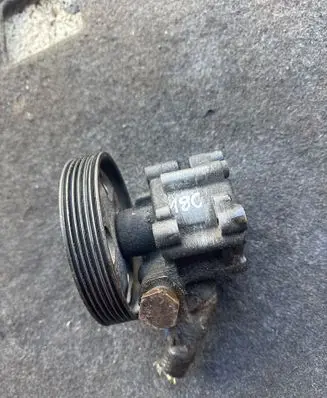 Citroen C5 Power steering pump 9637000880