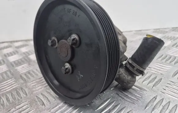Mercedes-Benz C W203 Power steering pump A0044661301
