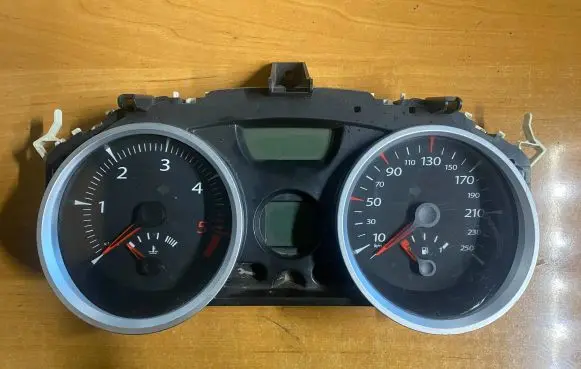 Renault Megane II Speedometer (instrument cluster) 8200408798D KDAH110151 8200408798