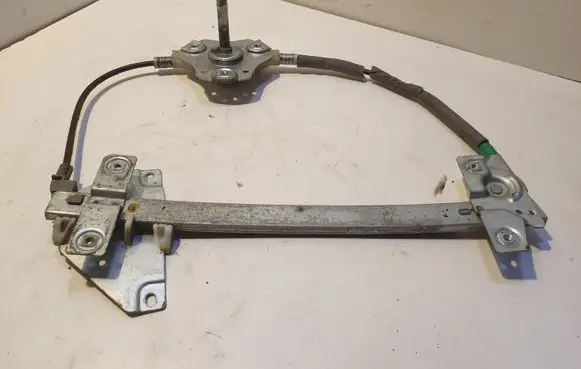 Rear door manual window regulator