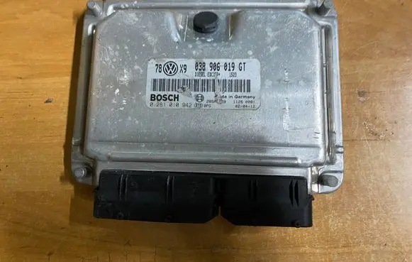 Volkswagen Golf IV Engine control unit/module 038906019GT 0281010942