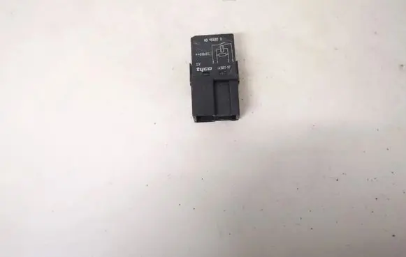 Volvo S40, V40 Other relay mb953382