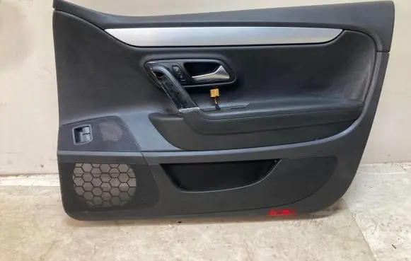 Volkswagen PASSAT CC Front door card panel trim