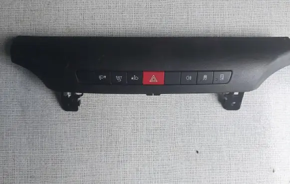 Iveco Daily 6th gen Hazard light switch 5801655080