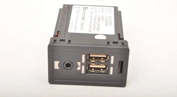 Lexus CT 200H USB socket connector 86190-76040