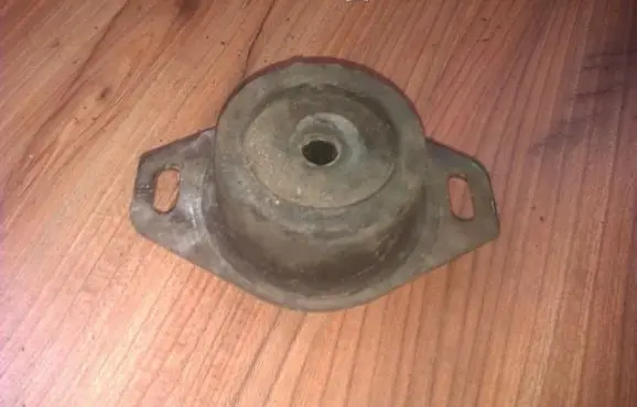 Citroen Berlingo Engine mount bracket