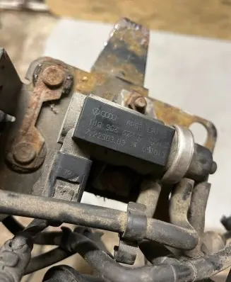 Volkswagen Transporter - Caravelle T5 Vacuum valve 1K0906627A 14T212 70186800