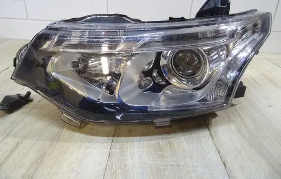 Mitsubishi Outlander Headlight/headlamp 8301C203