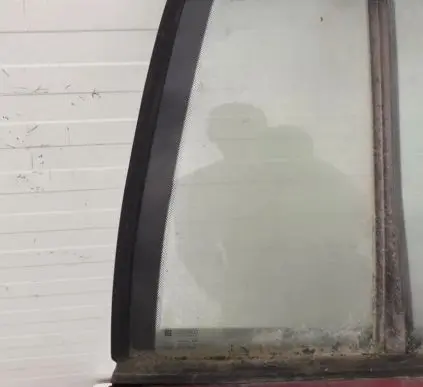 Opel Omega B1 Rear vent window glass 