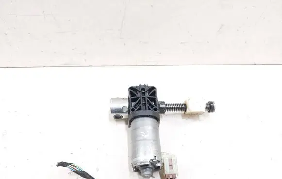 BMW X6 E71 Seat adjustment motor 0390204013 9168761 4498746