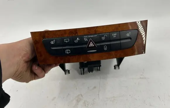 Mercedes-Benz E W211 Central console control unit 2116830091
