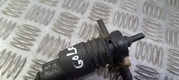 Volkswagen Golf IV Windscreen/windshield washer pump