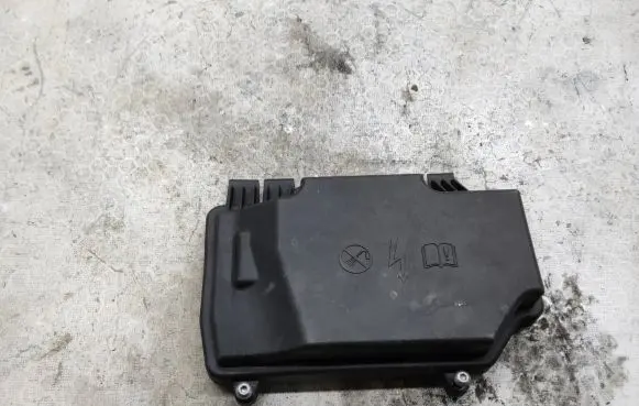 Mercedes-Benz C W205 Fuse box cover A2055402428