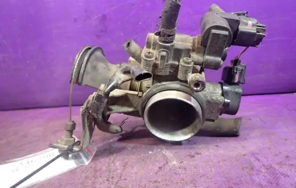 Toyota Yaris Verso Throttle body valve 22210-0J010