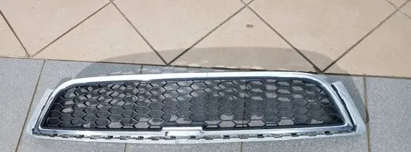 Chevrolet Captiva Front bumper upper radiator grill