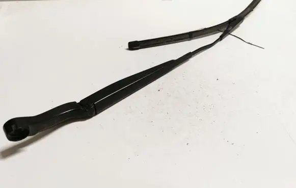 Ford Mustang VI Front wiper blade arm FR3B17C495AA