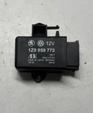 Skoda Octavia Mk2 (1Z) Seat heating relay 1Z0959772