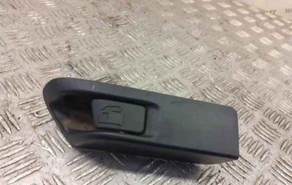 Toyota Auris E180 Fuel tank opening switch 