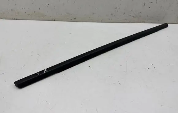 Opel Crossland X Rear door glass trim molding 31042402