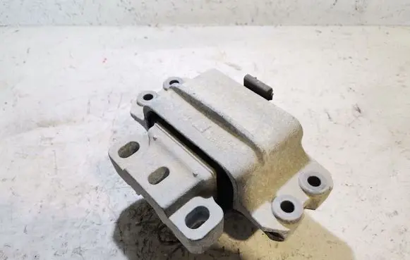 Engine mount bracket