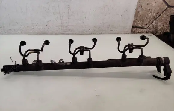 BMW 5 E60 E61 Fuel main line pipe 7788679 0445216008