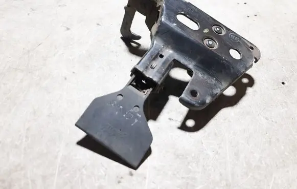 Audi A4 S4 B6 8E 8H Engine bonnet/hood lock/latch loop/hook 8E0823480E