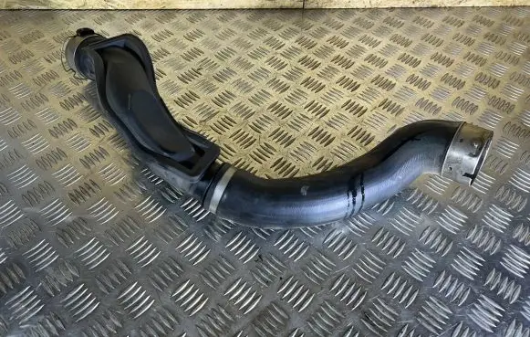 BMW 5 F10 F11 Intercooler hose/pipe 7809834