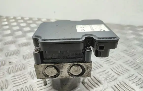 Mercedes-Benz A W176 ABS Pump A0084317512 A0064317512