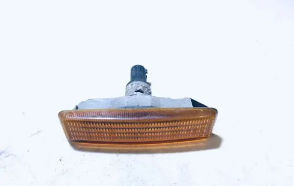 BMW 5 E39 Front fender indicator light 8360589 8360205