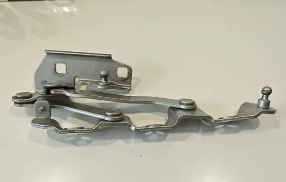 Nissan 350Z Tailgate/trunk/boot hinge 84400CE400
