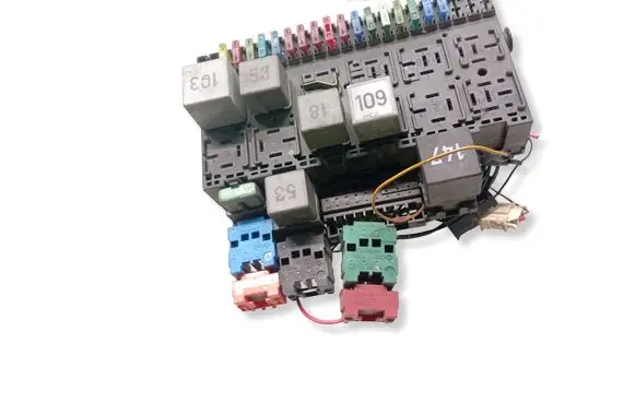 Volkswagen Multivan T4 Fuse module 357937039 141951253B 191937503