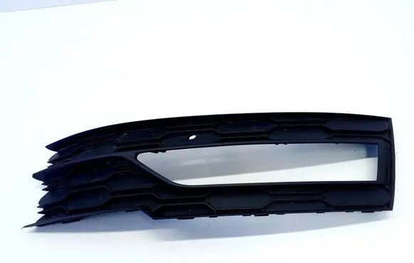 Skoda Octavia Mk4 Front grill 5E3807682