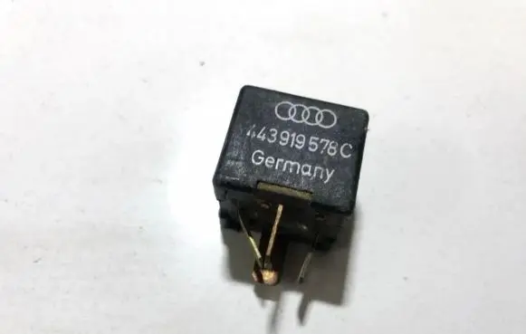 Volkswagen PASSAT B5.5 Other relay 443919578c 899519