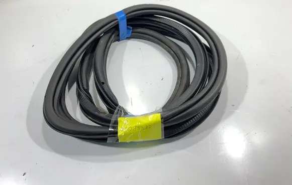 Audi Q7 4L Engine compartment rubber 4L0833721