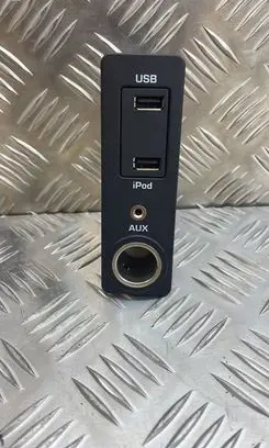 Jaguar XJ X351 USB socket connector AW9319C166AA
