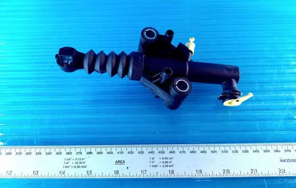 Renault Master III Clutch master cylinder 306105588R