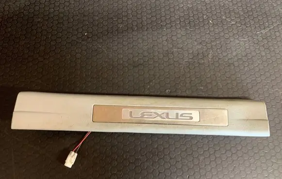 Lexus RX 330 - 350 - 400H Rear sill trim cover 6793048050