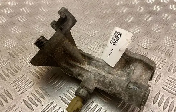 Ford Mustang VI Oil filter mounting bracket