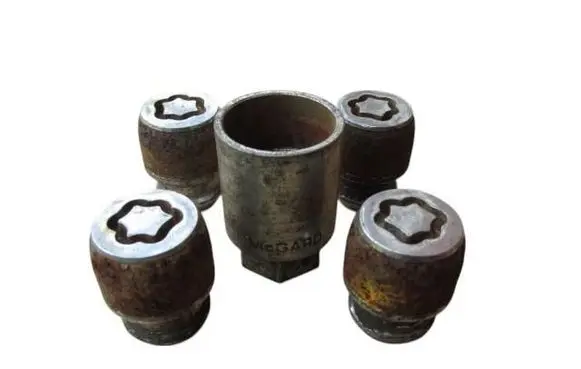 Mazda CX-5 Anti-theft wheel nuts and lock 