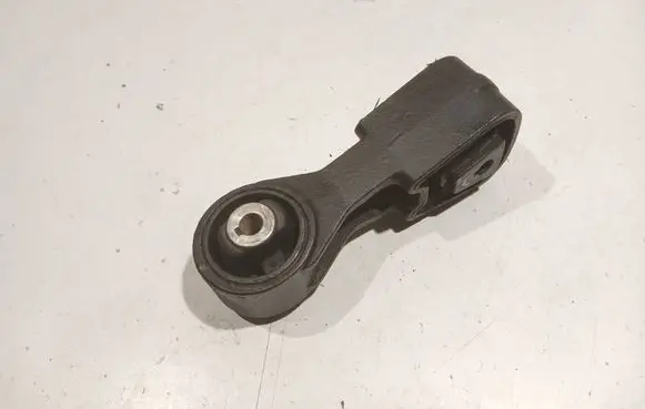 Peugeot 407 Engine mount bracket
