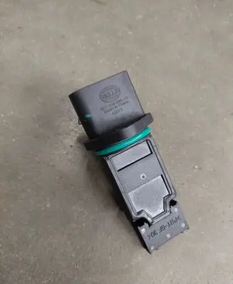 Mercedes-Benz C W203 Mass air flow meter 8et358095