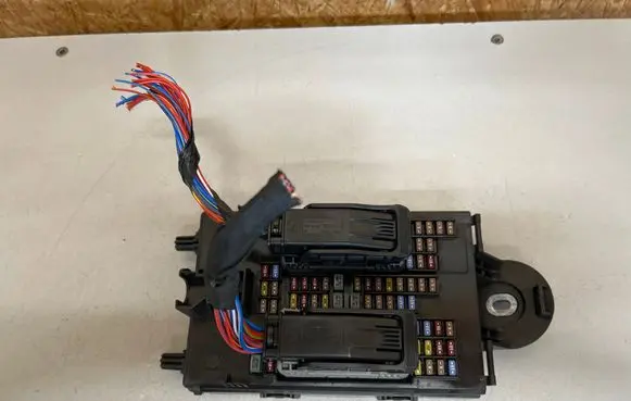 Volvo XC90 Fuse module 32142591