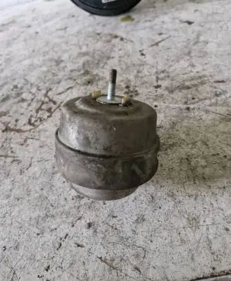 Engine mount bracket