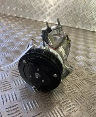 Volvo XC40 Air conditioning (A/C) compressor (pump) 31449067