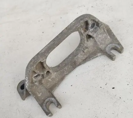 Gearbox mounting bracket